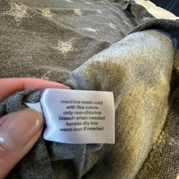 Cold Shoulder Top EUC - Picture 4 of 4